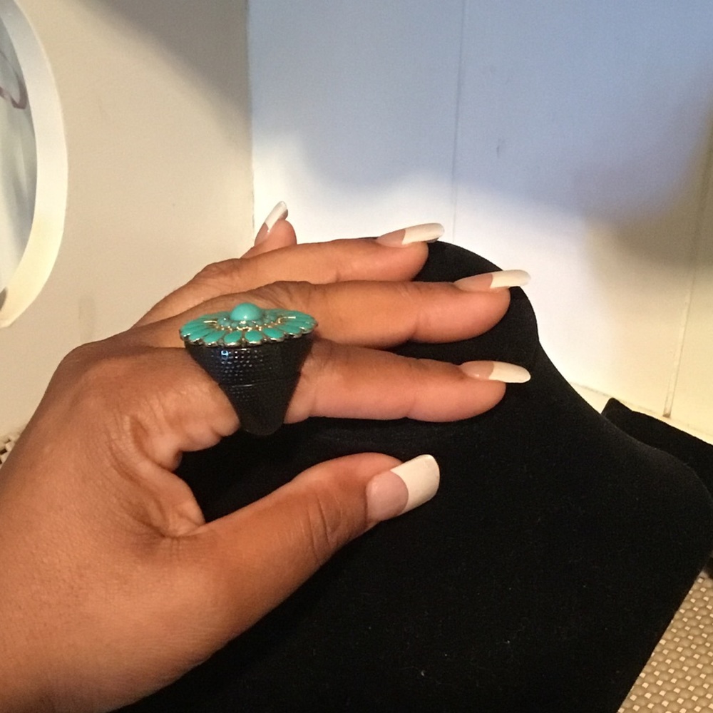 ♥️Turquoise Bursting Flower stretch ring. - Picture 2 of 6